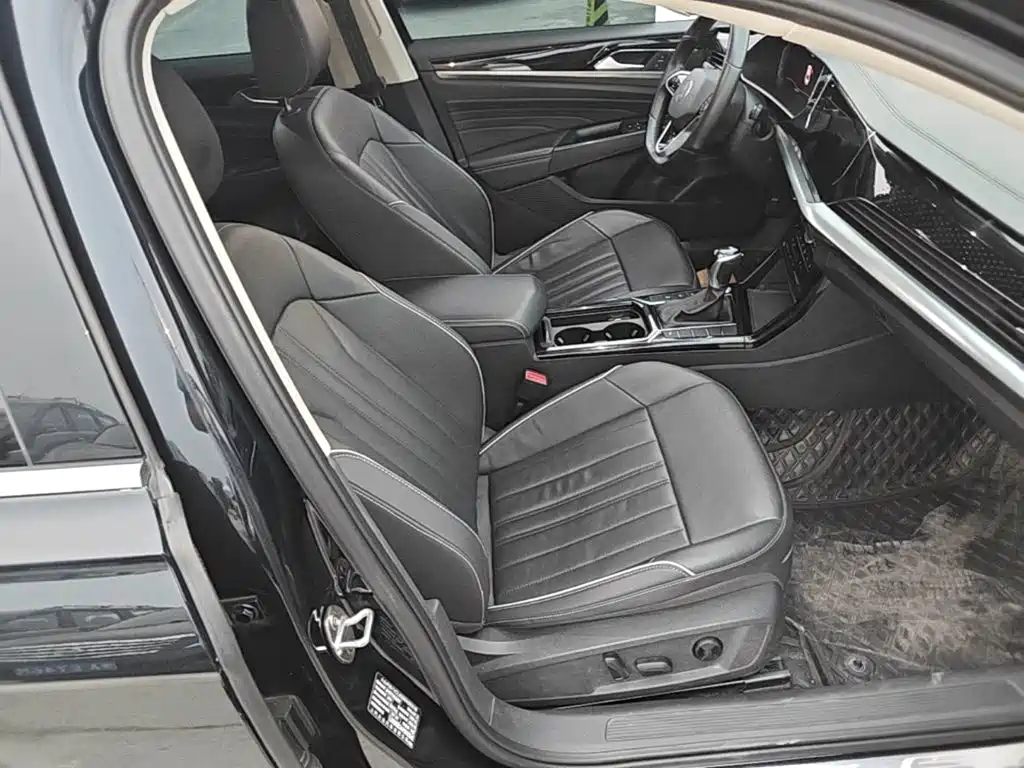 Volkswagen Passat — фото 25