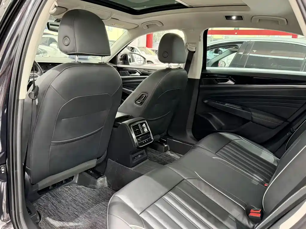 Volkswagen Passat — фото 6