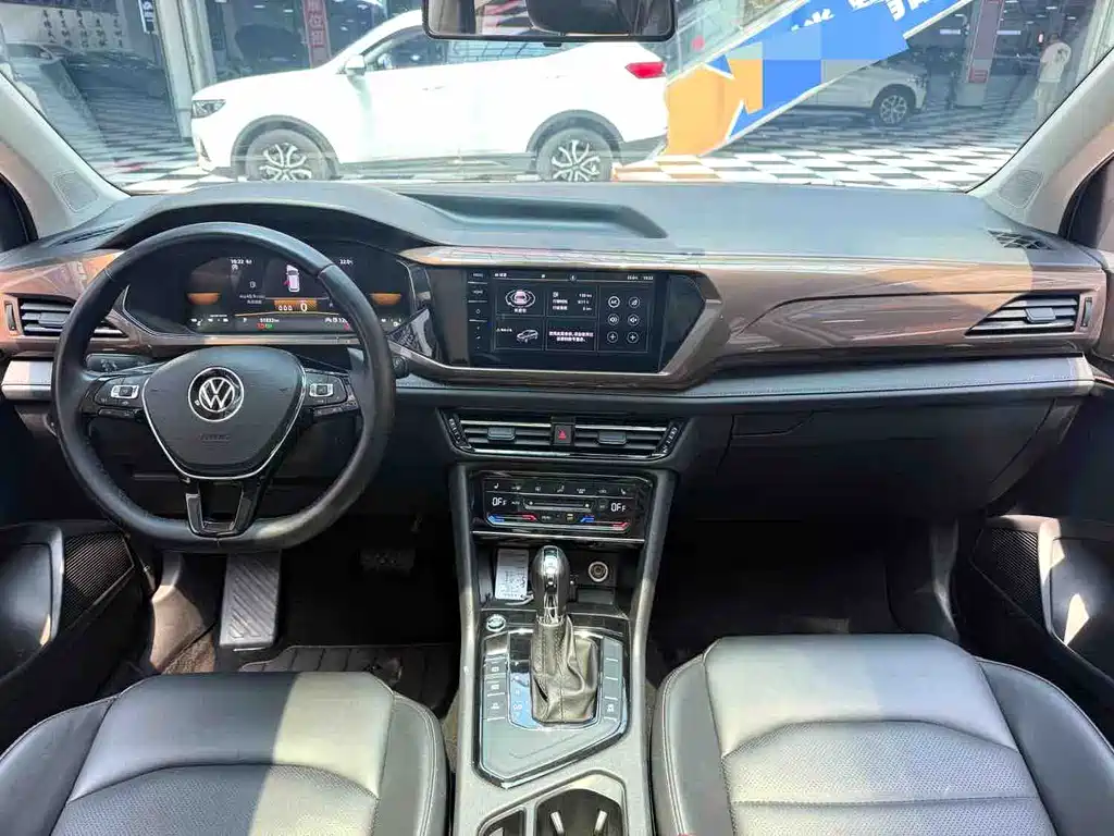 Volkswagen Tharu — фото 10