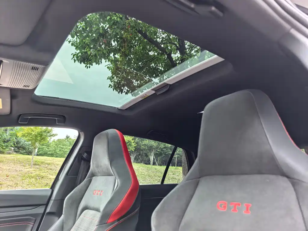 Volkswagen Golf GTI — фото 14