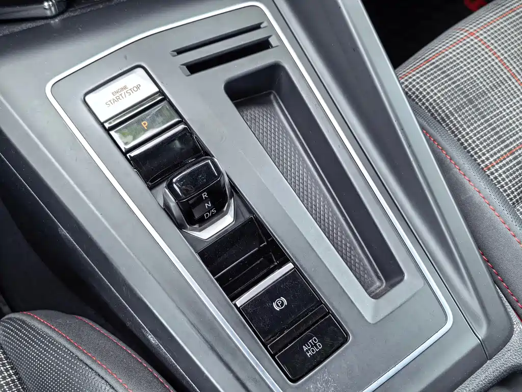 Volkswagen Golf GTI — фото 15