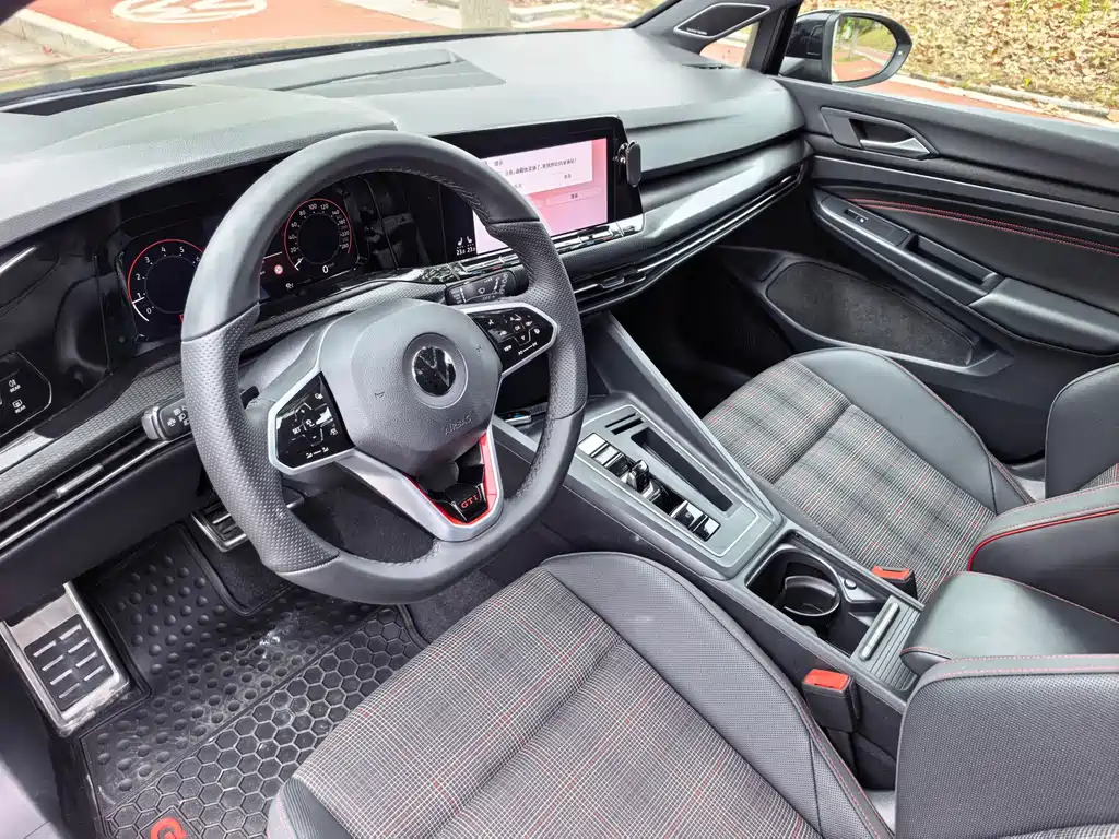 Volkswagen Golf GTI — фото 7