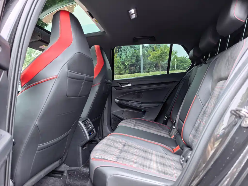 Volkswagen Golf GTI — фото 9