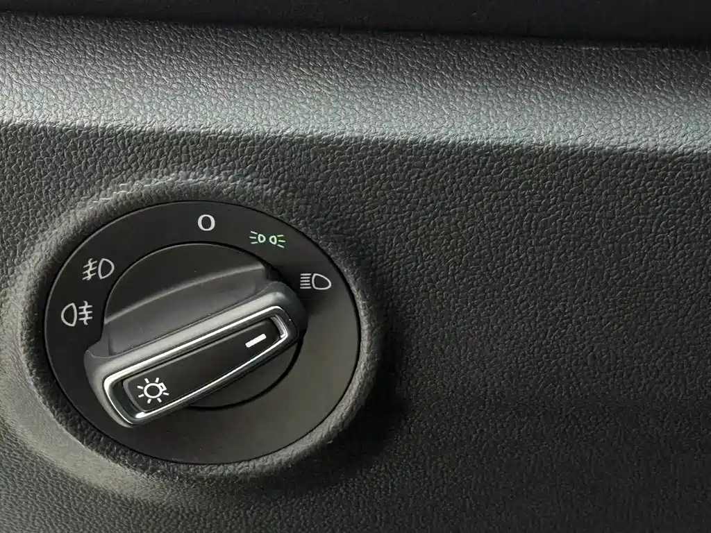 Volkswagen T-Roc — фото 17
