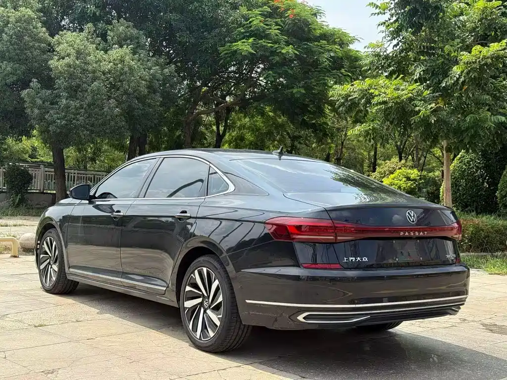 Volkswagen Passat — фото 7