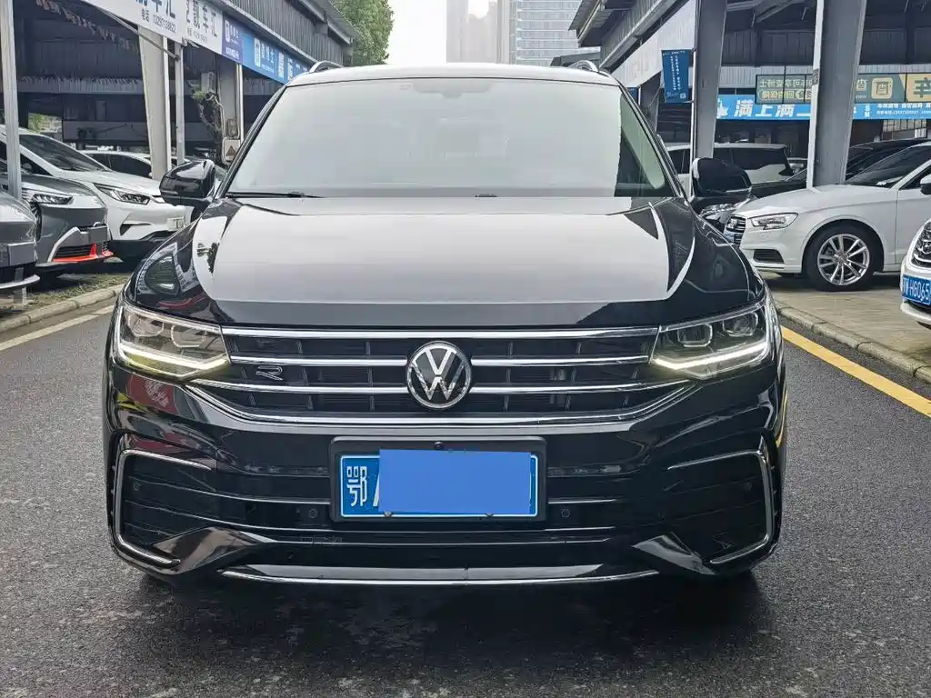 Volkswagen Tiguan L — фото 2