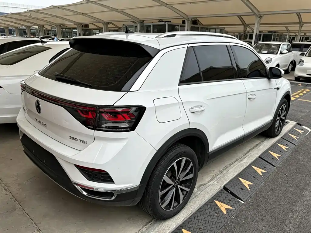Volkswagen T-Roc — фото 13
