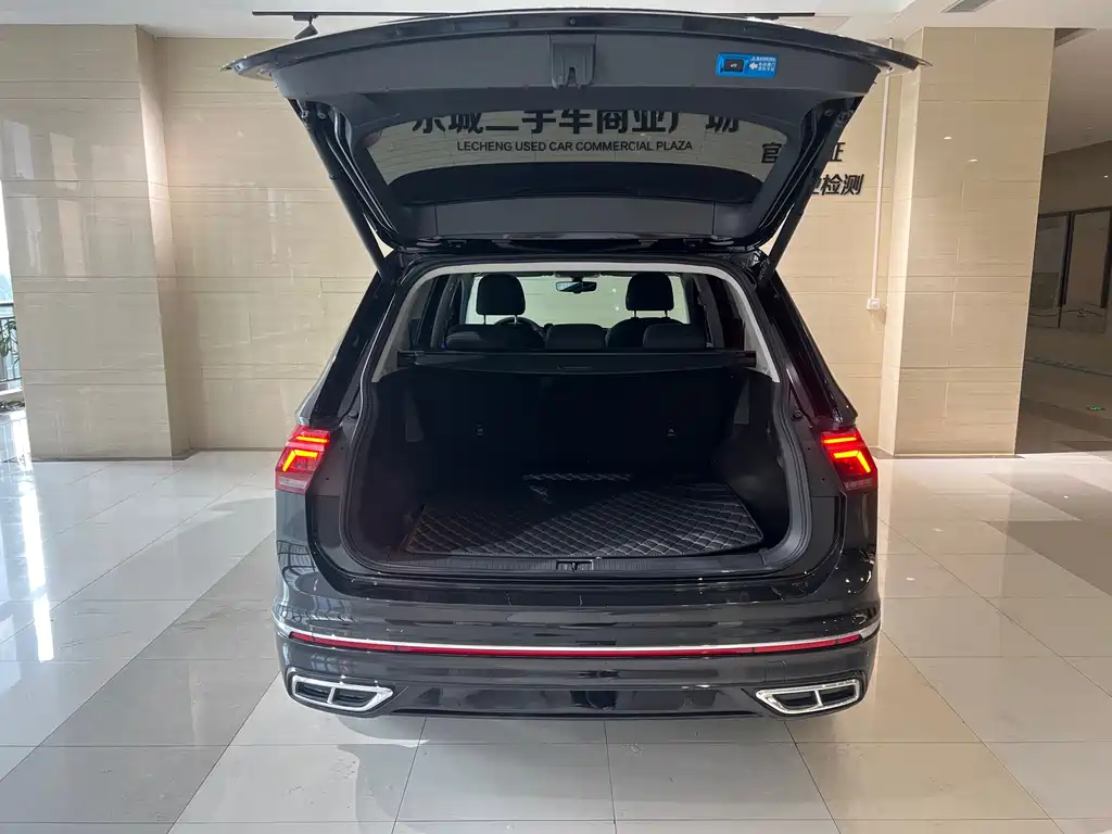 Volkswagen Tiguan L — фото 19