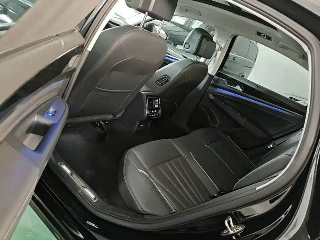 Volkswagen Passat — фото 17