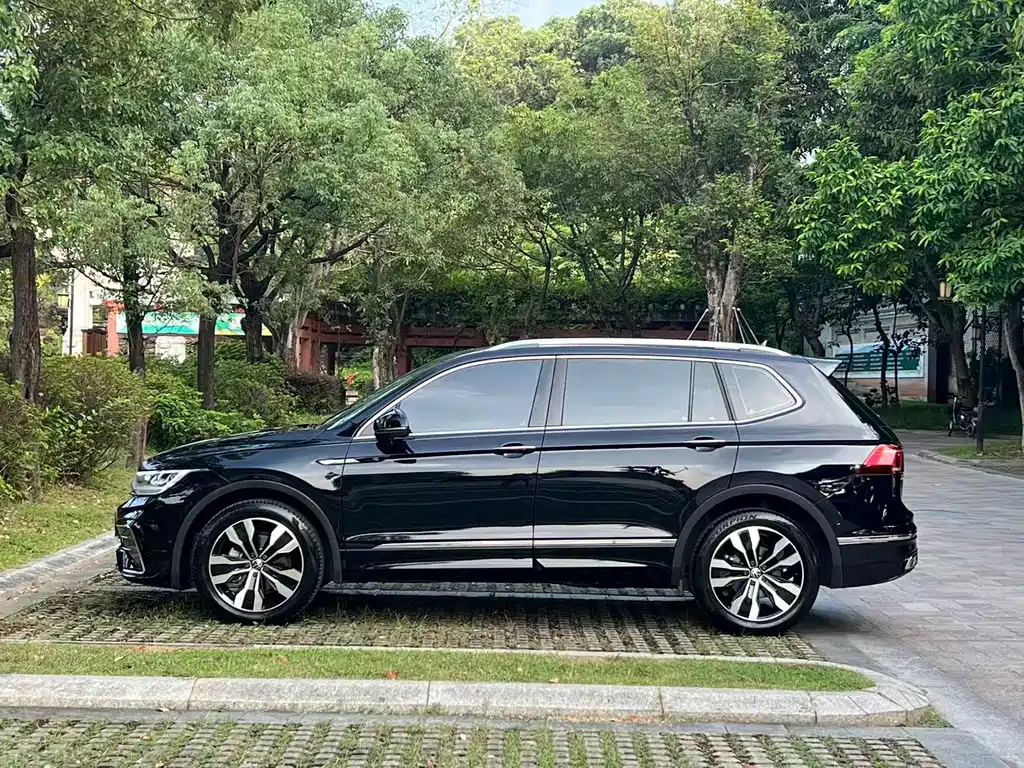 Volkswagen Tiguan L — фото 7