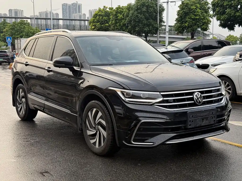 Volkswagen Tiguan L — фото 3