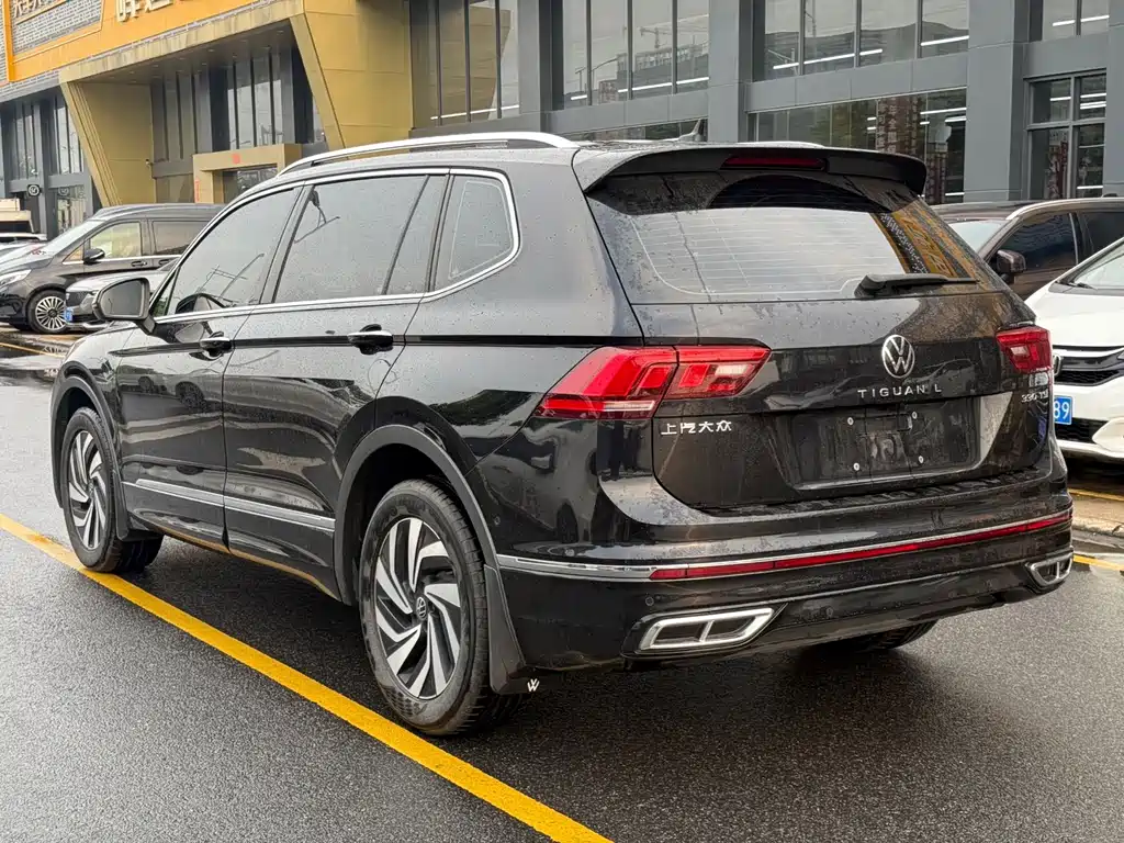 Volkswagen Tiguan L — фото 9