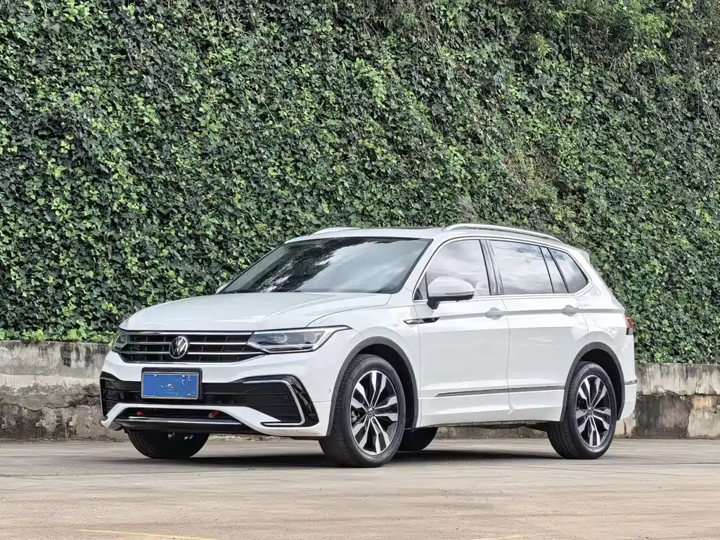 Volkswagen Tiguan L — фото 2