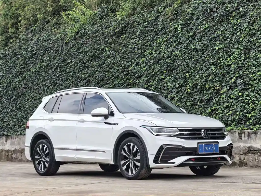 Volkswagen Tiguan L — фото 3