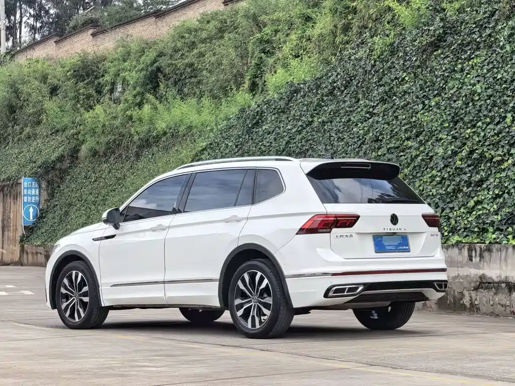 Volkswagen Tiguan L — фото 8
