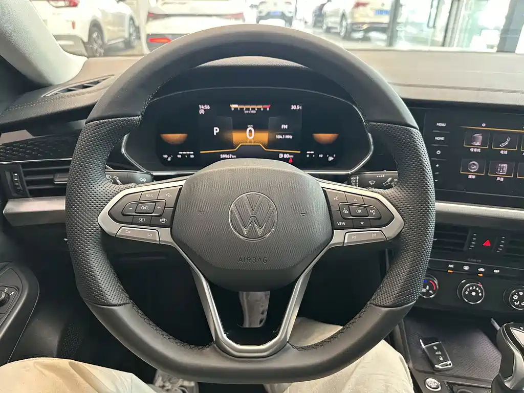 Volkswagen Passat — фото 10