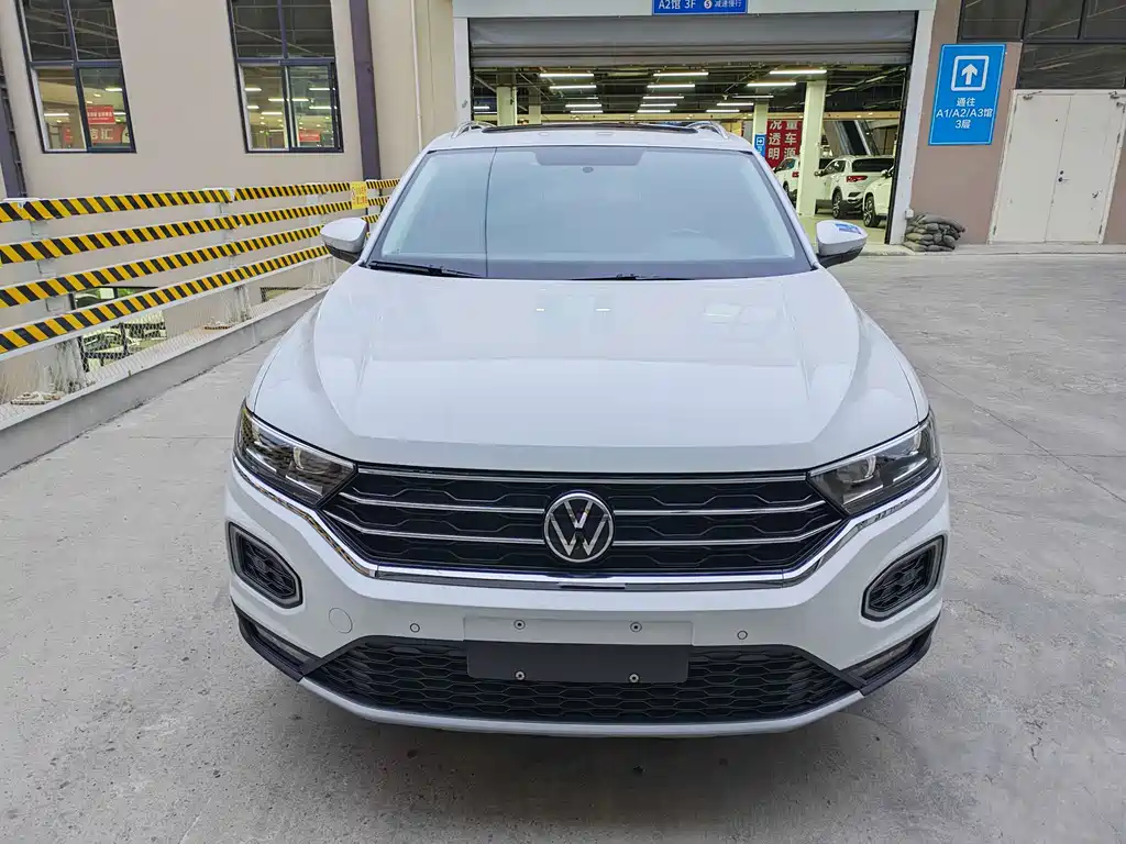 Volkswagen T-Roc — фото 2