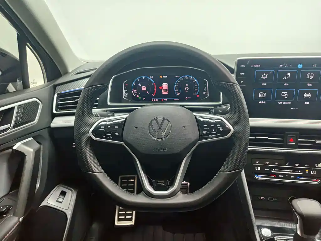 Volkswagen Tiguan X — фото 11