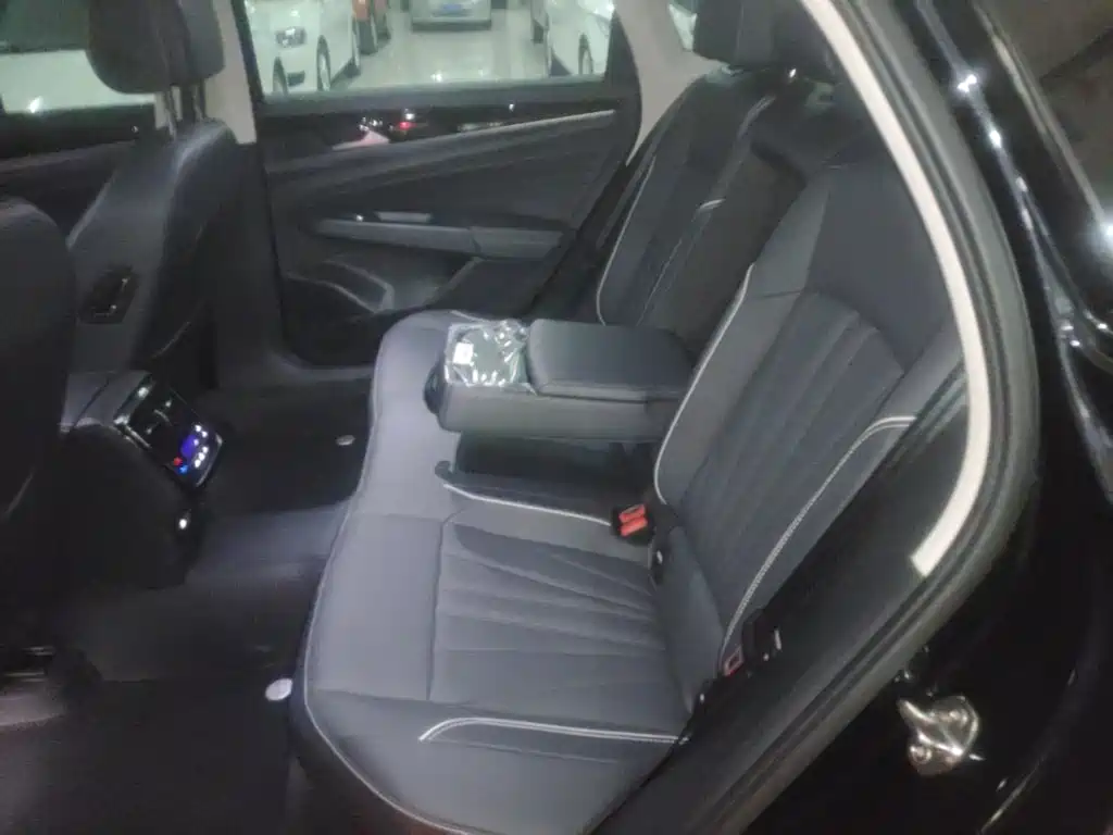 Volkswagen Passat — фото 17