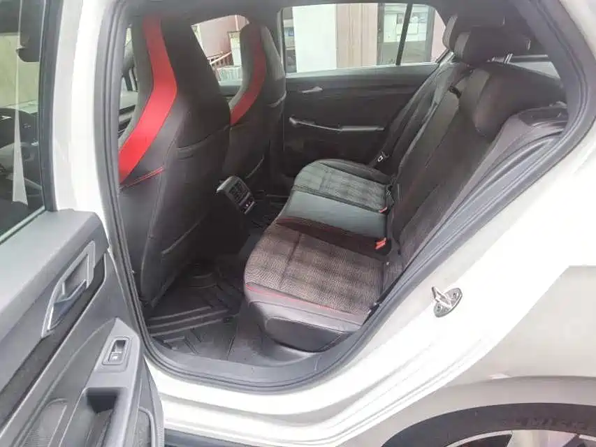 Volkswagen Golf GTI — фото 5