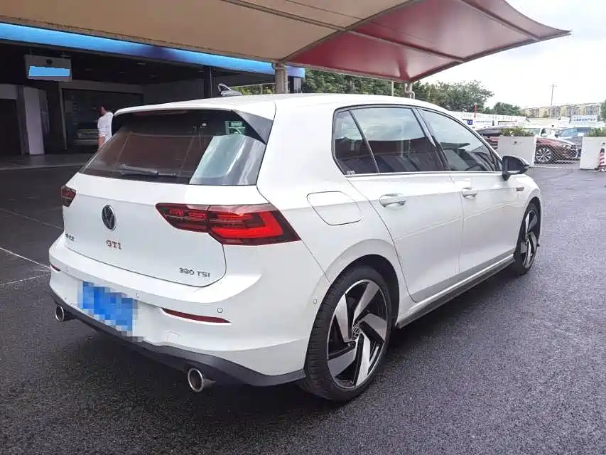 Volkswagen Golf GTI — фото 7