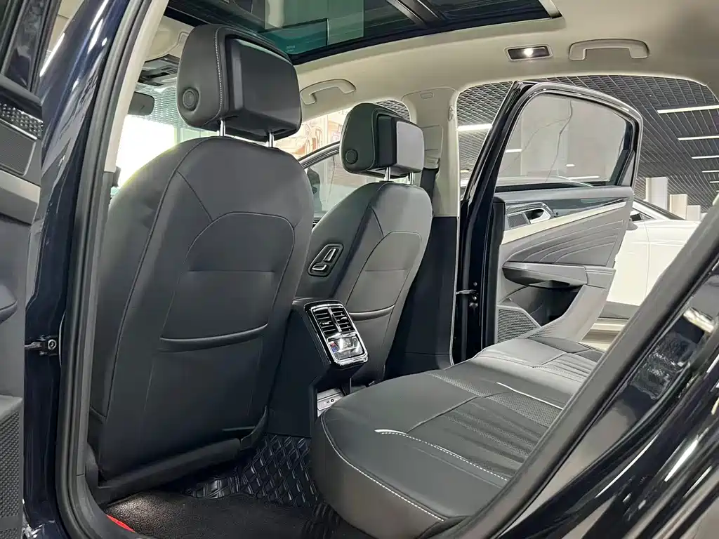 Volkswagen Passat — фото 18
