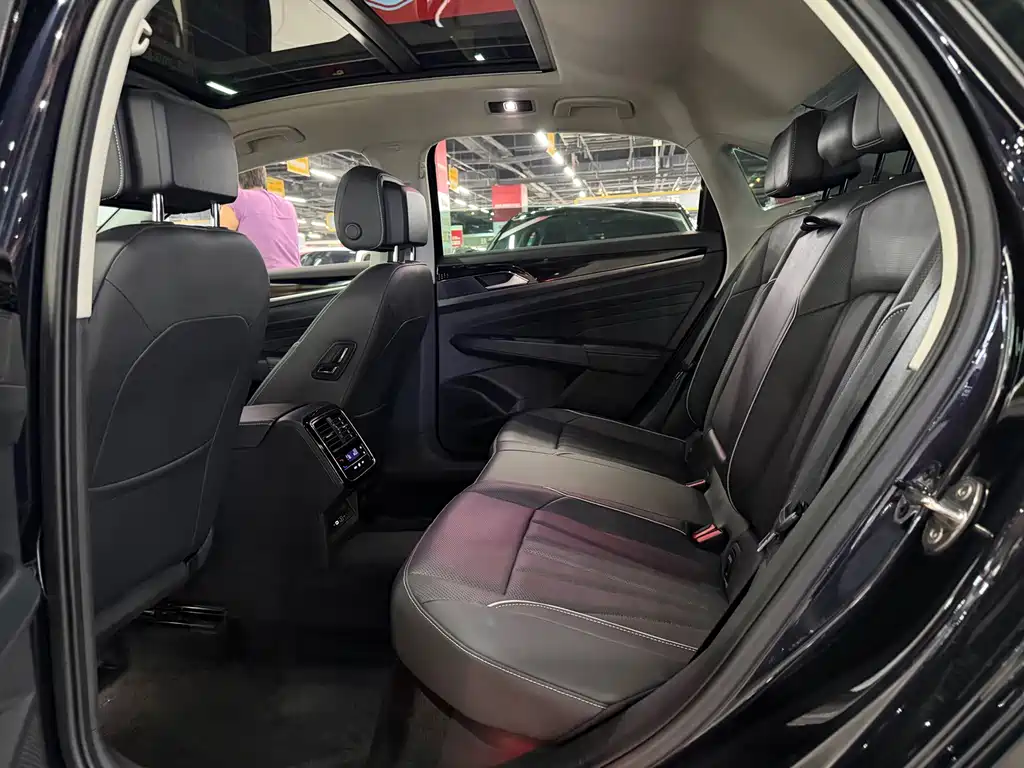 Volkswagen Passat — фото 11