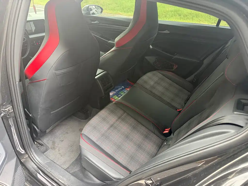 Volkswagen Golf GTI — фото 5