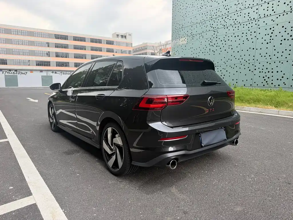 Volkswagen Golf GTI — фото 10