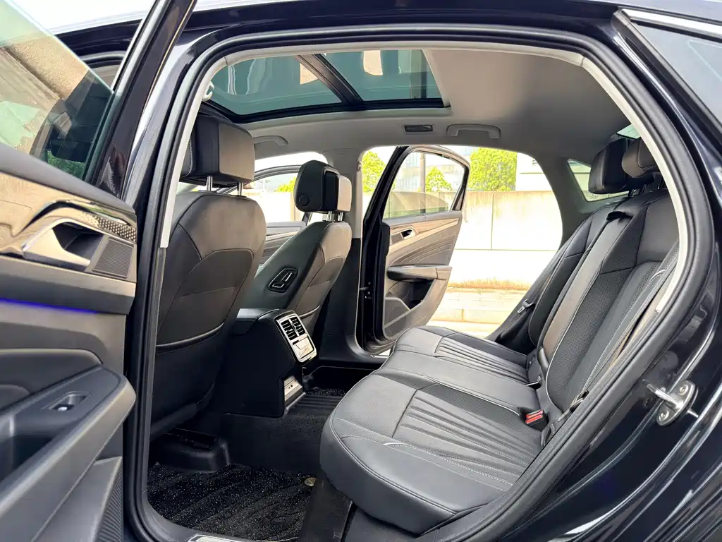 Volkswagen Passat — фото 14