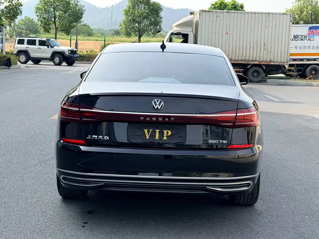 Volkswagen Passat — фото 5