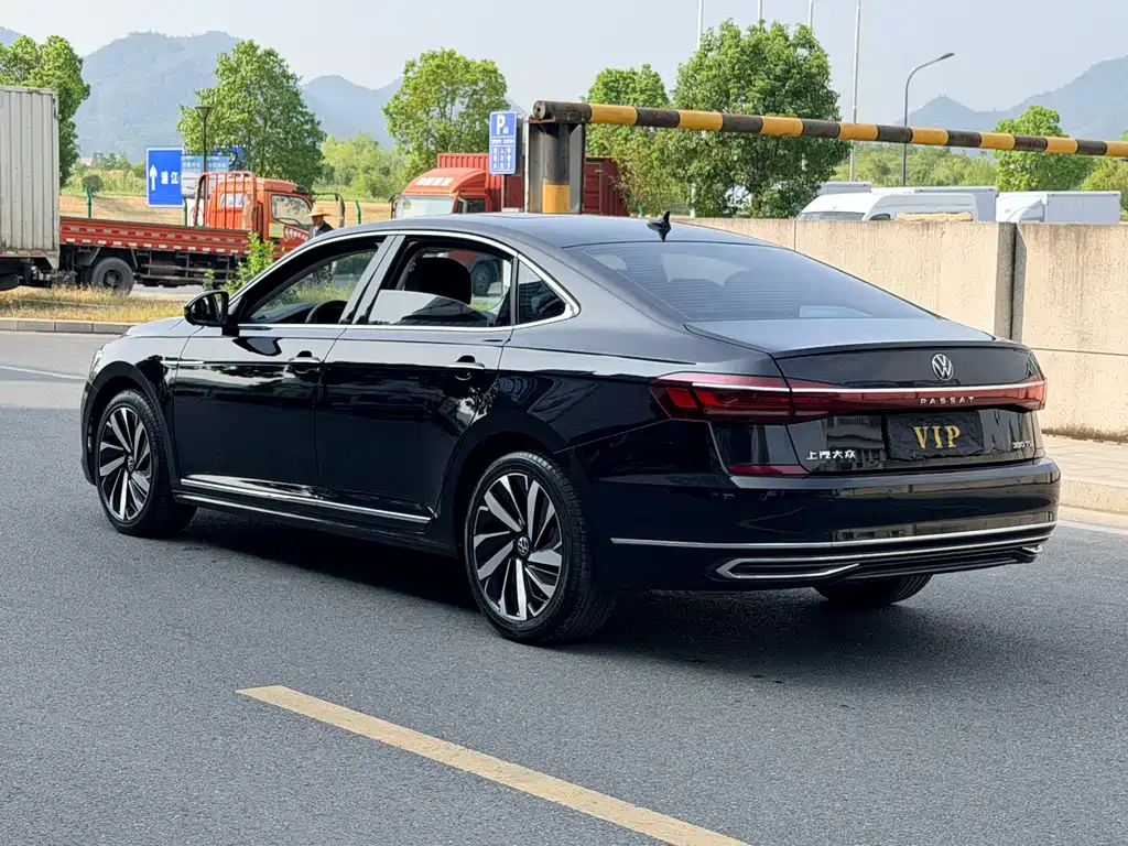 Volkswagen Passat — фото 6