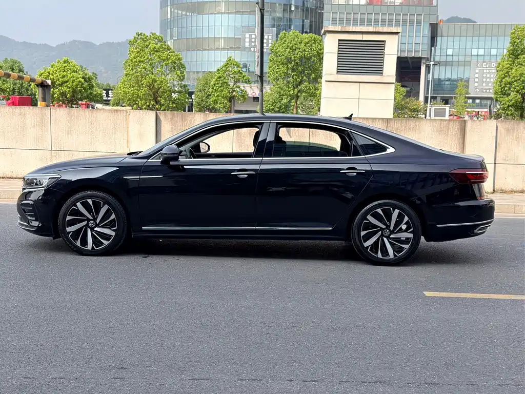 Volkswagen Passat — фото 7