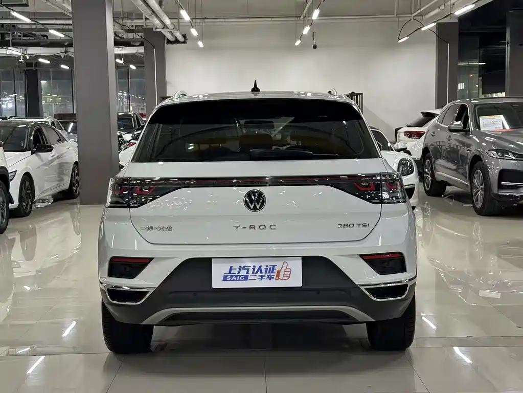 Volkswagen T-Roc — фото 9