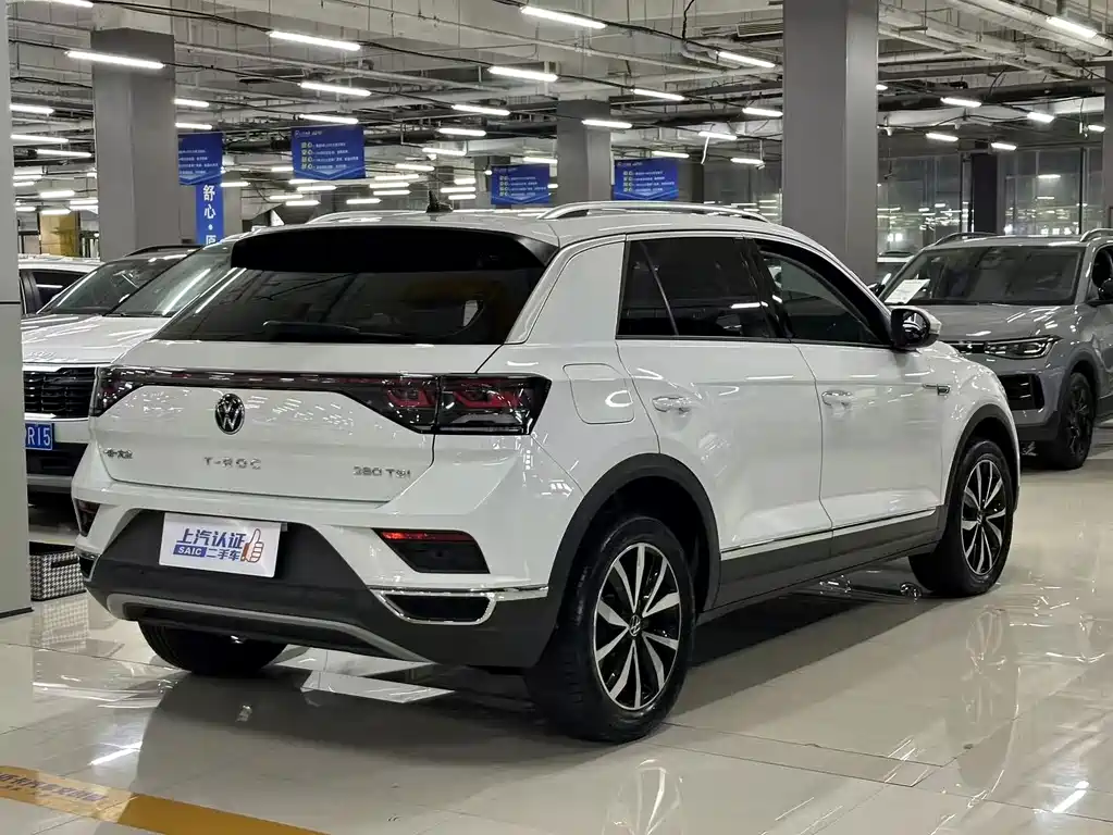Volkswagen T-Roc — фото 10