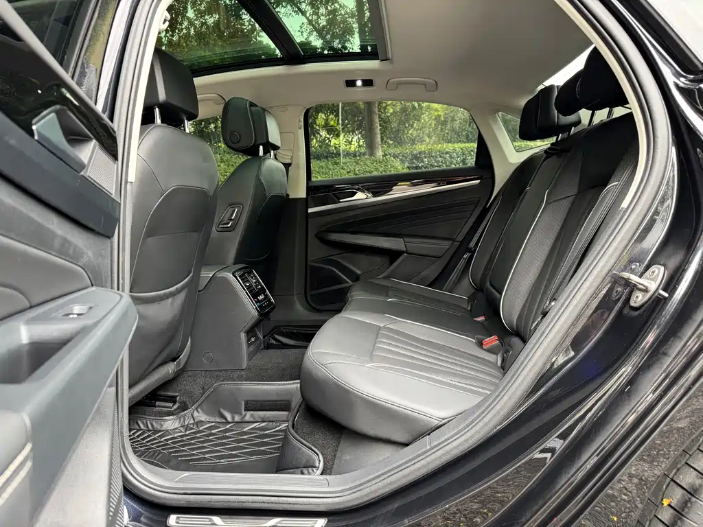 Volkswagen Passat — фото 10