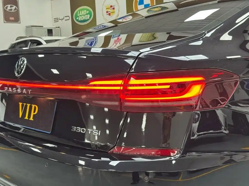 Volkswagen Passat — фото 20