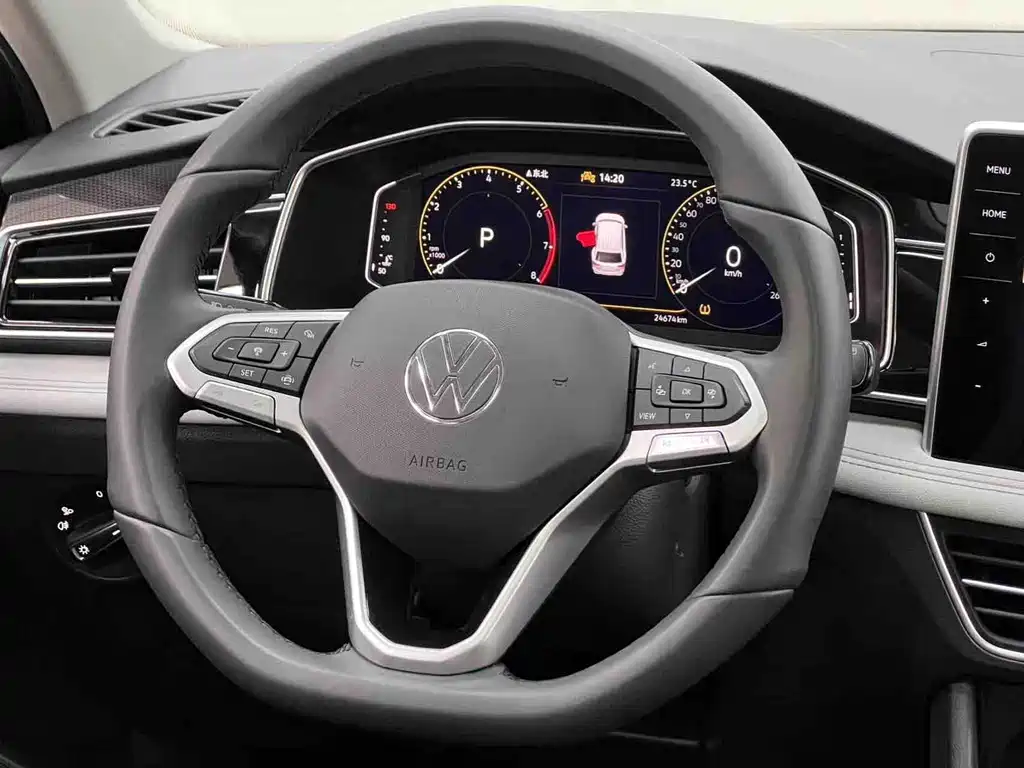 Volkswagen Tiguan L — фото 16