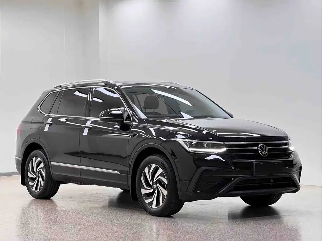 Volkswagen Tiguan L — фото 3