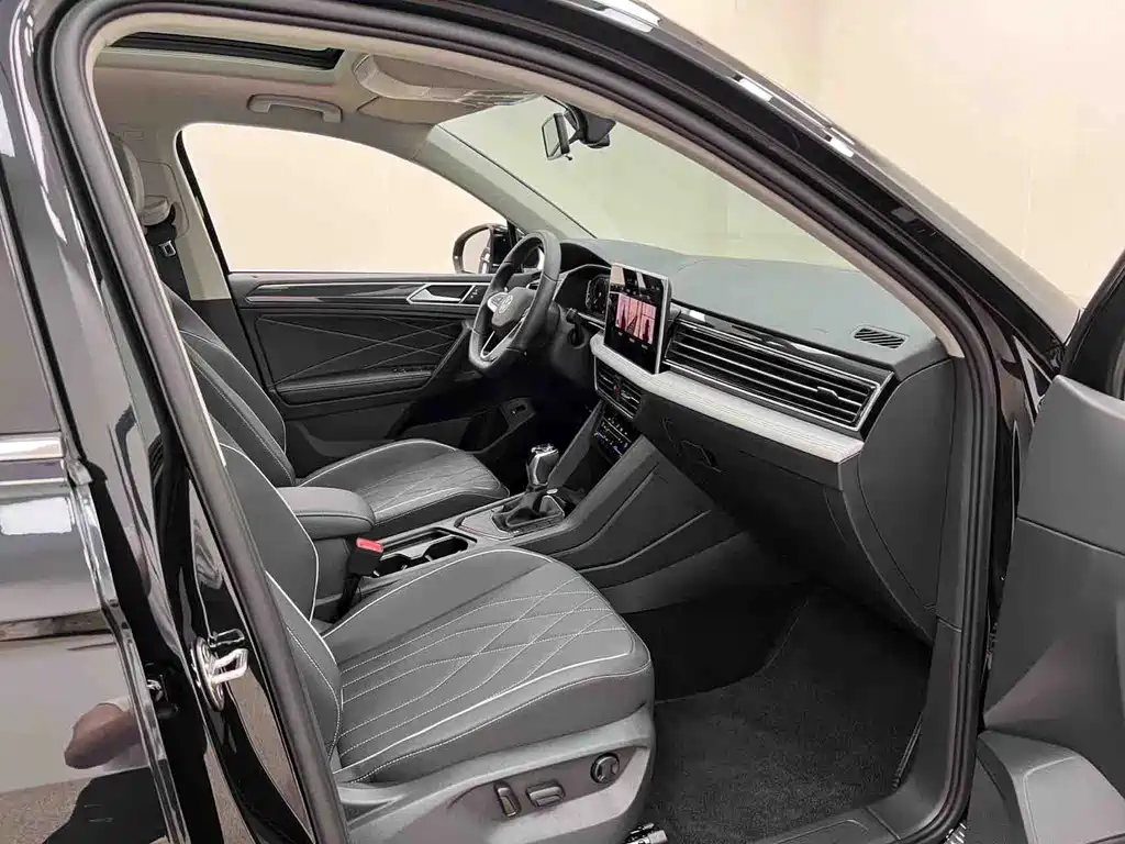Volkswagen Tiguan L — фото 22