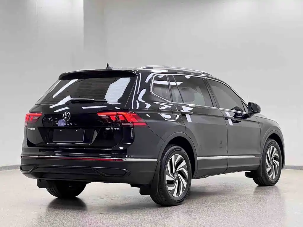 Volkswagen Tiguan L — фото 27