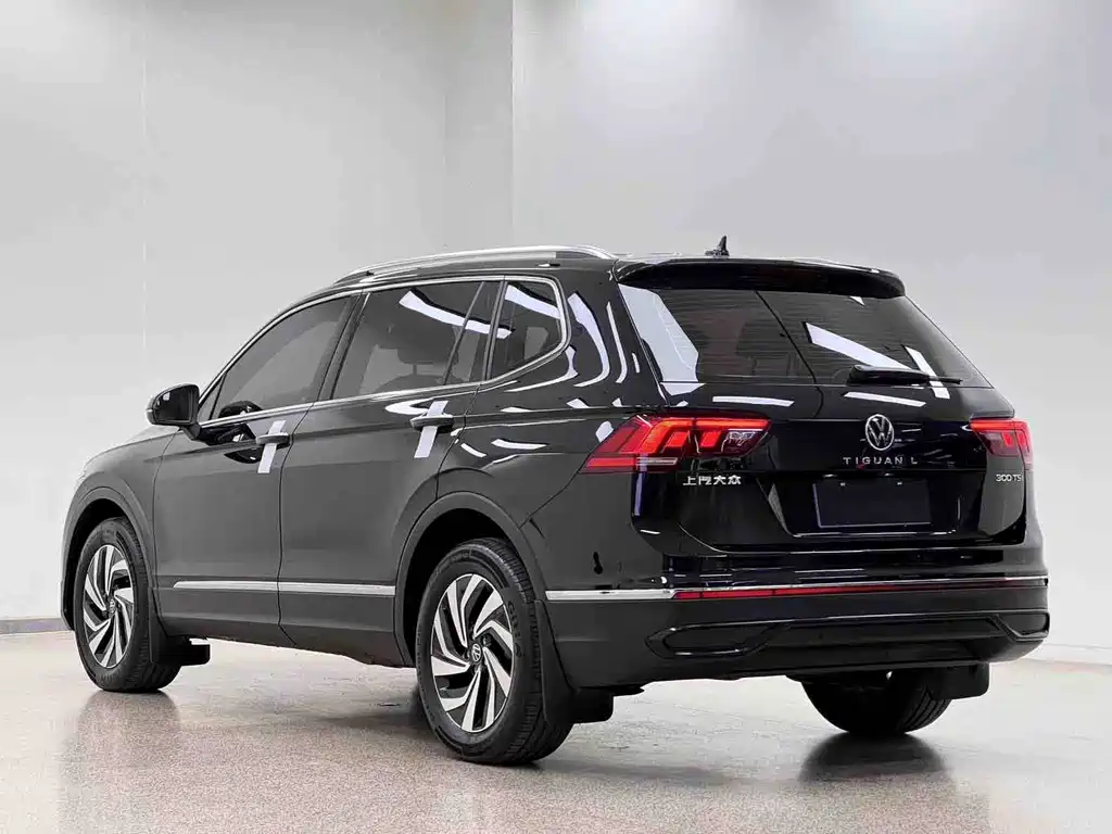 Volkswagen Tiguan L — фото 29