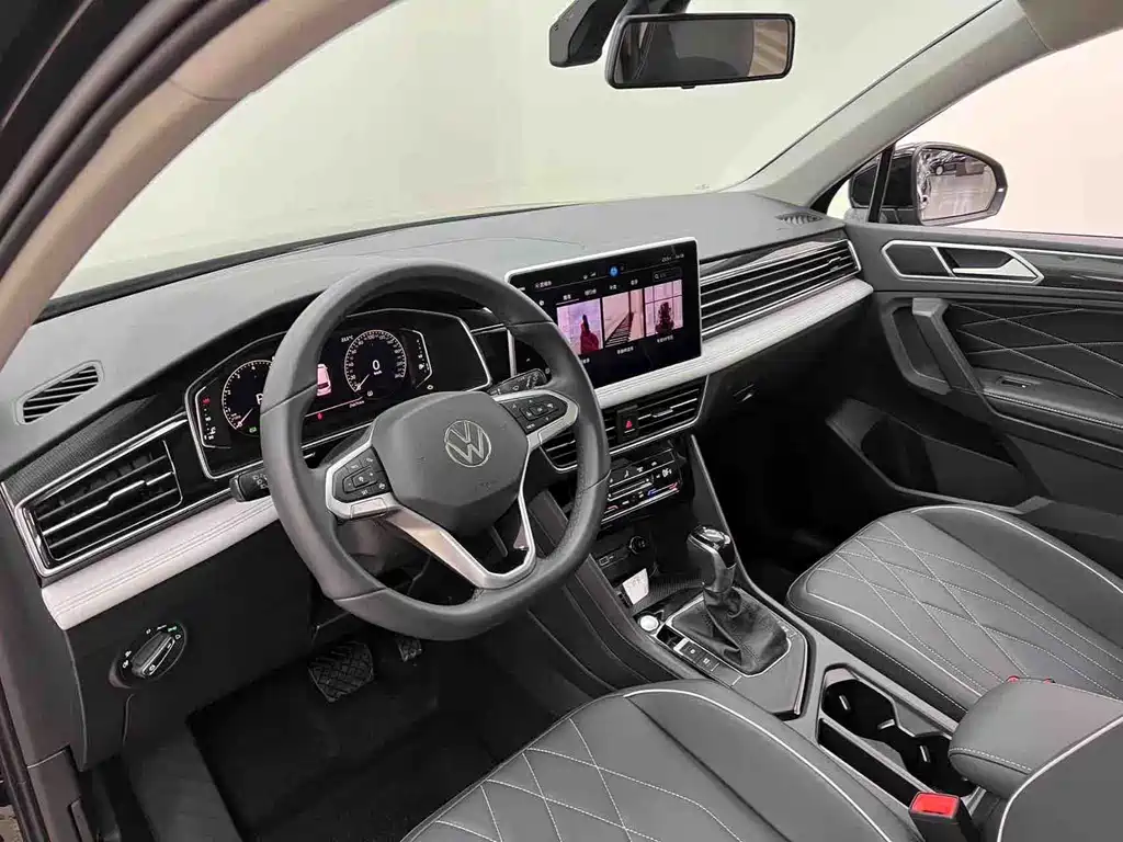 Volkswagen Tiguan L — фото 8