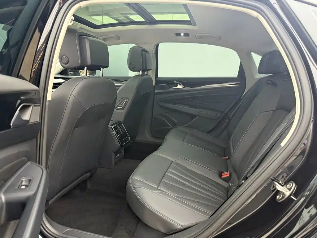 Volkswagen Passat — фото 13