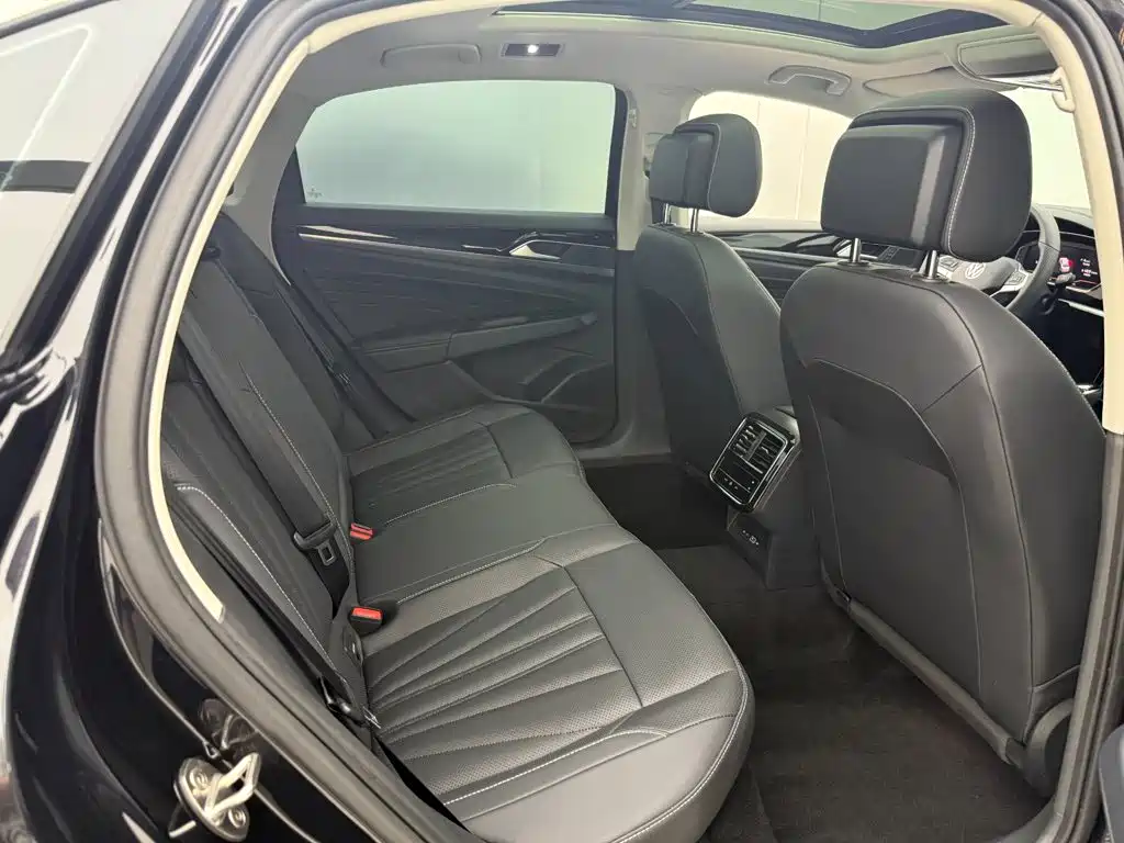 Volkswagen Passat — фото 17