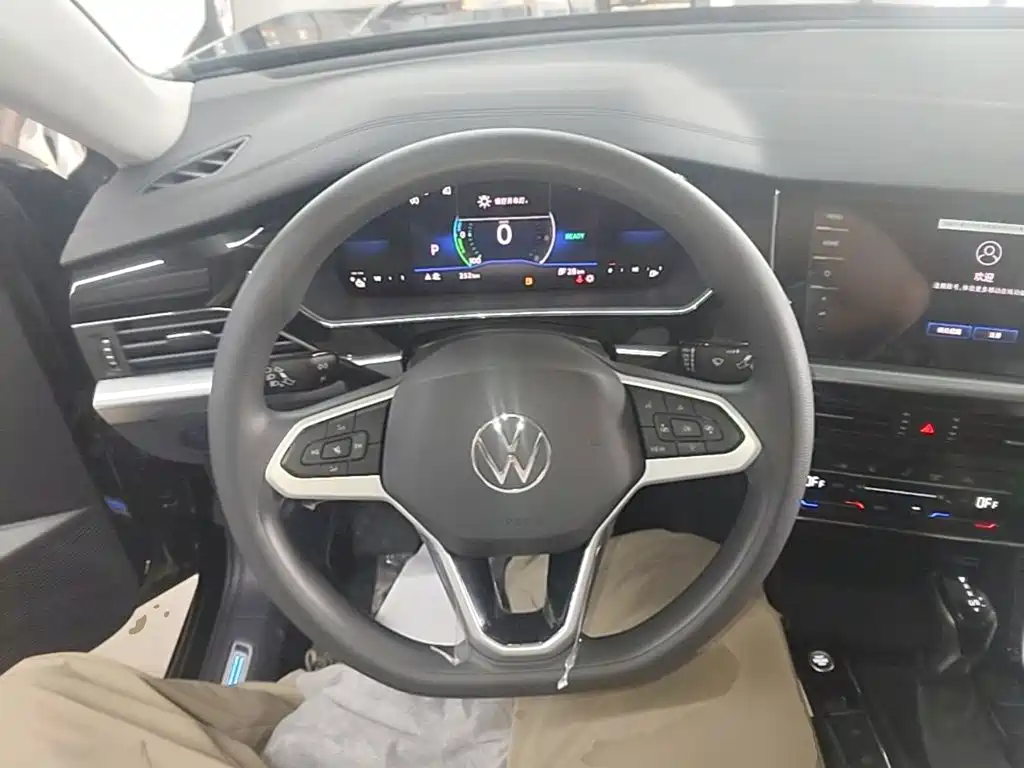 Volkswagen Passat PHEV — фото 11