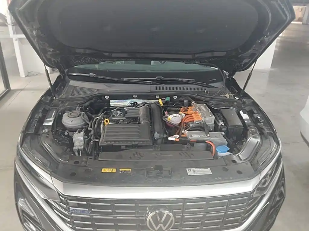Volkswagen Passat PHEV — фото 20