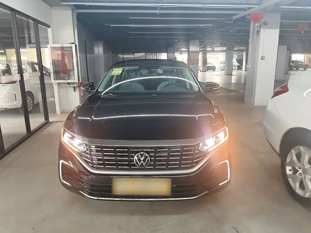 Volkswagen Passat PHEV — фото 3