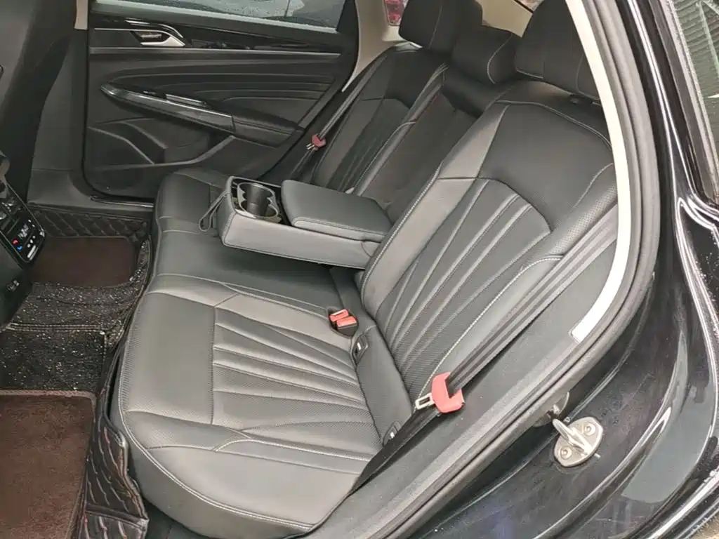 Volkswagen Passat — фото 17