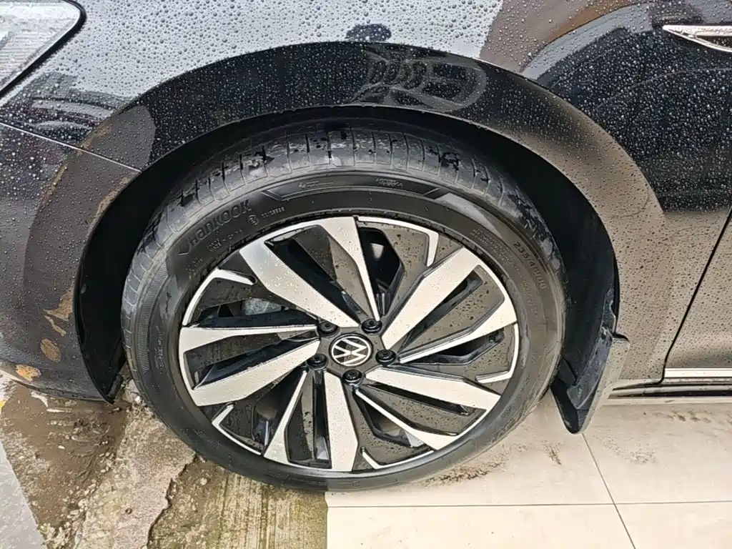 Volkswagen Passat — фото 23